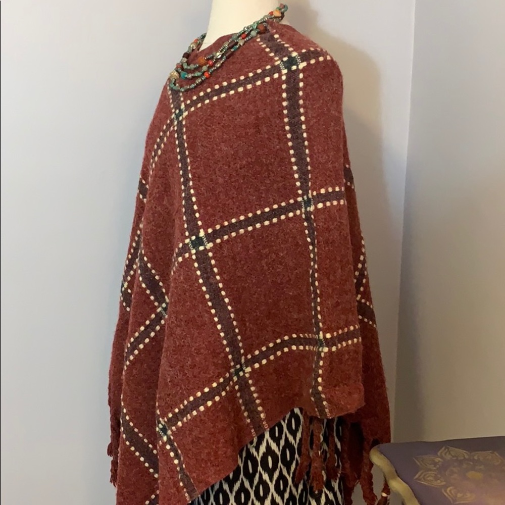 Beautiful Poncho - Picture 3 of 5